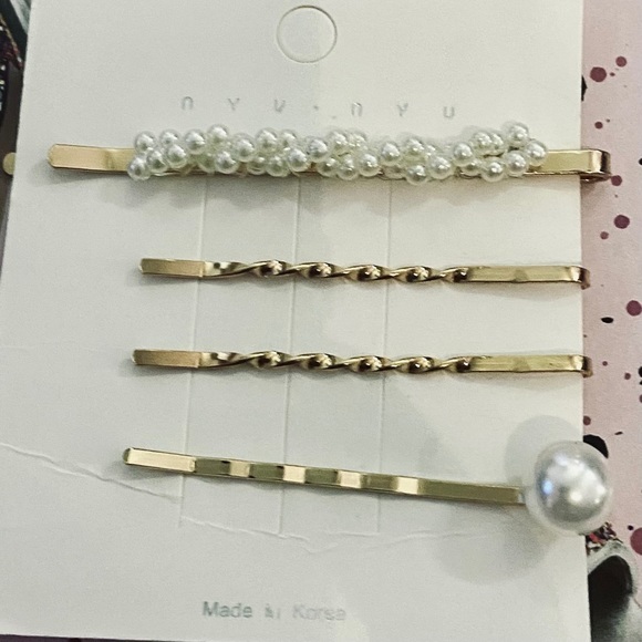 ✨4 PIECE SET✨HAIR PINS-PEARL AND GOLD✨‎ - Picture 3 of 6